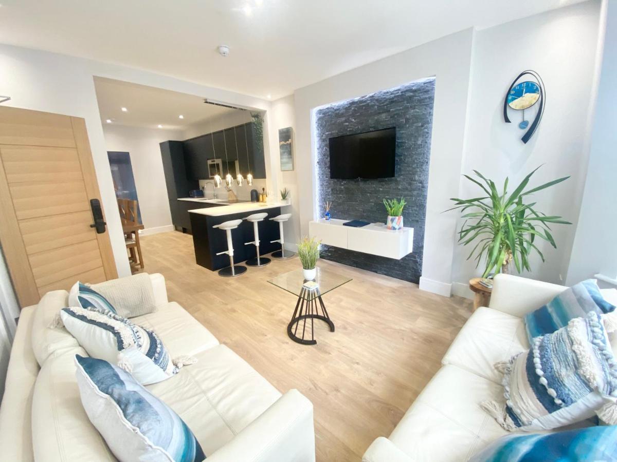 Cloud9 Guest House - By Coastline Retreats - 2 Bedroom Self Contained Garden Flat - Luxury Bath, Netflix, Superfast Wifi, Parking Included 伯恩茅斯 外观 照片