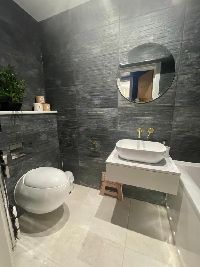 Cloud9 Guest House - By Coastline Retreats - 2 Bedroom Self Contained Garden Flat - Luxury Bath, Netflix, Superfast Wifi, Parking Included 伯恩茅斯 外观 照片