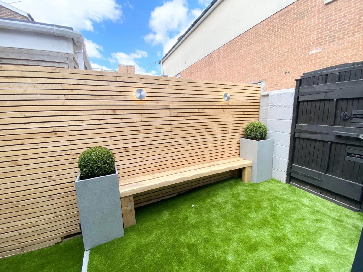Cloud9 Guest House - By Coastline Retreats - 2 Bedroom Self Contained Garden Flat - Luxury Bath, Netflix, Superfast Wifi, Parking Included 伯恩茅斯 外观 照片